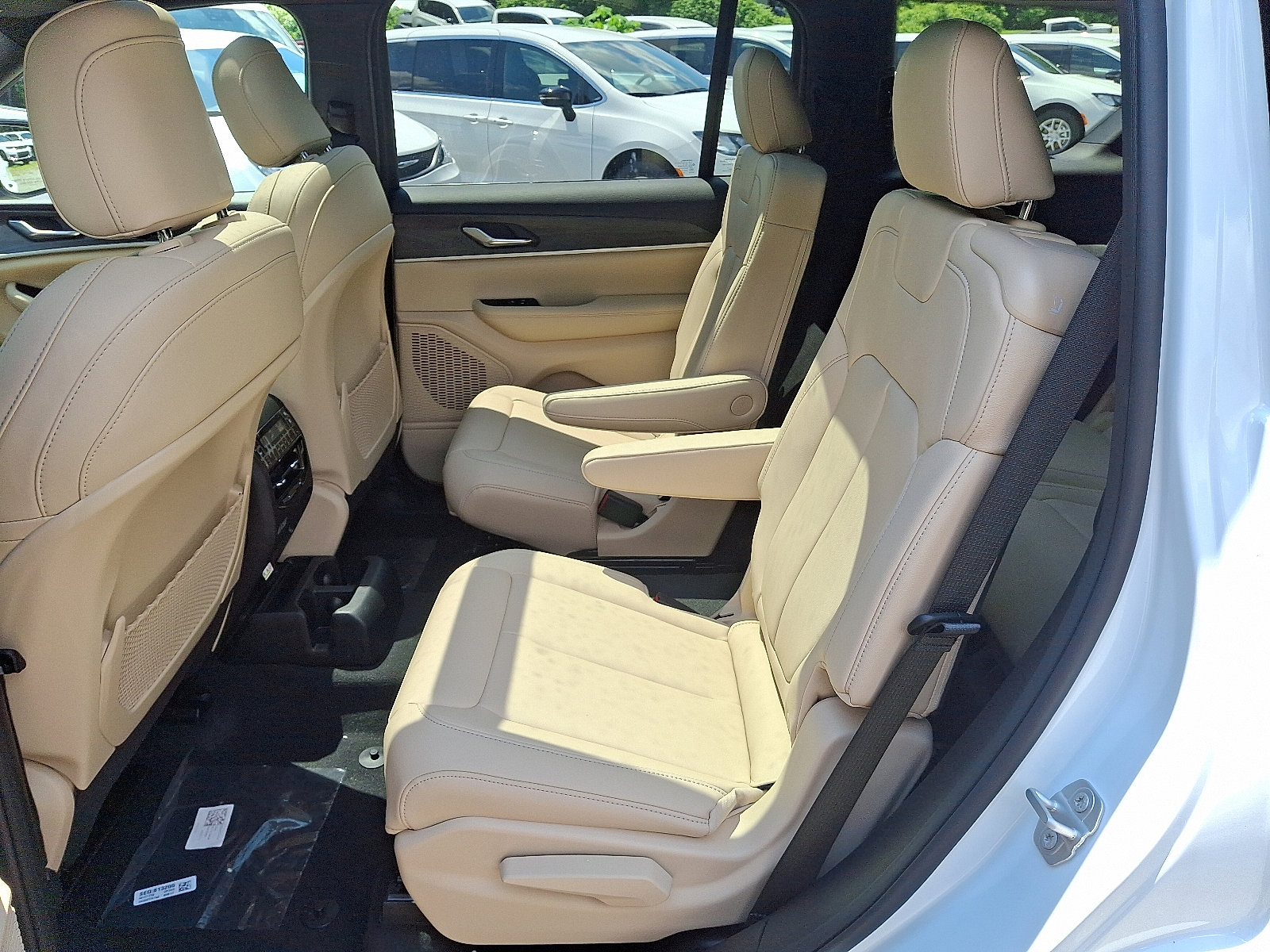 2025 Jeep Grand Cherokee Limited photo 3