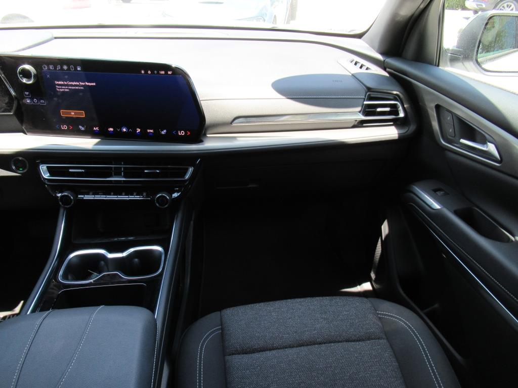 2025 Chevrolet Traverse photo 12