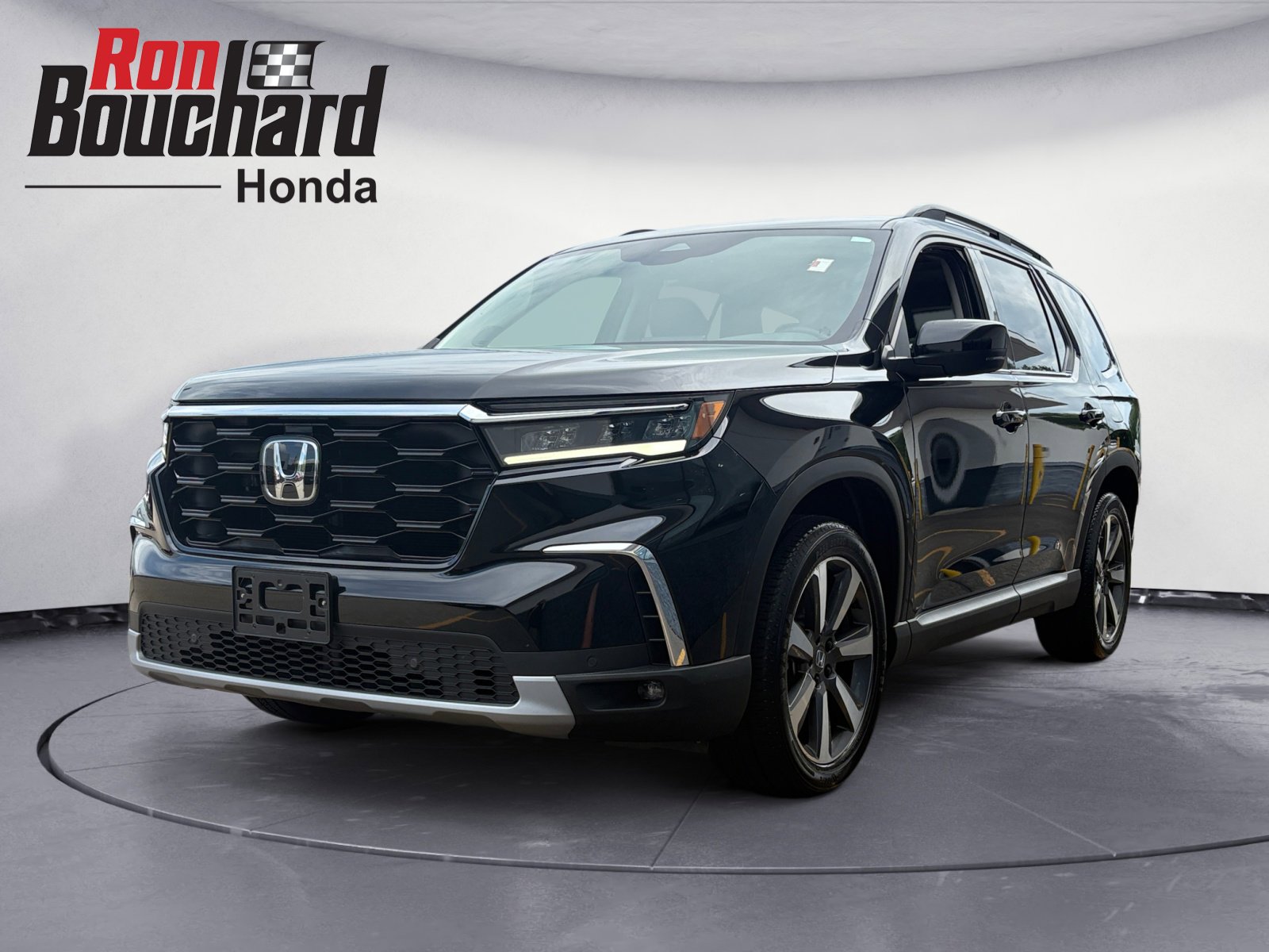 2023 Honda Pilot Touring photo 4