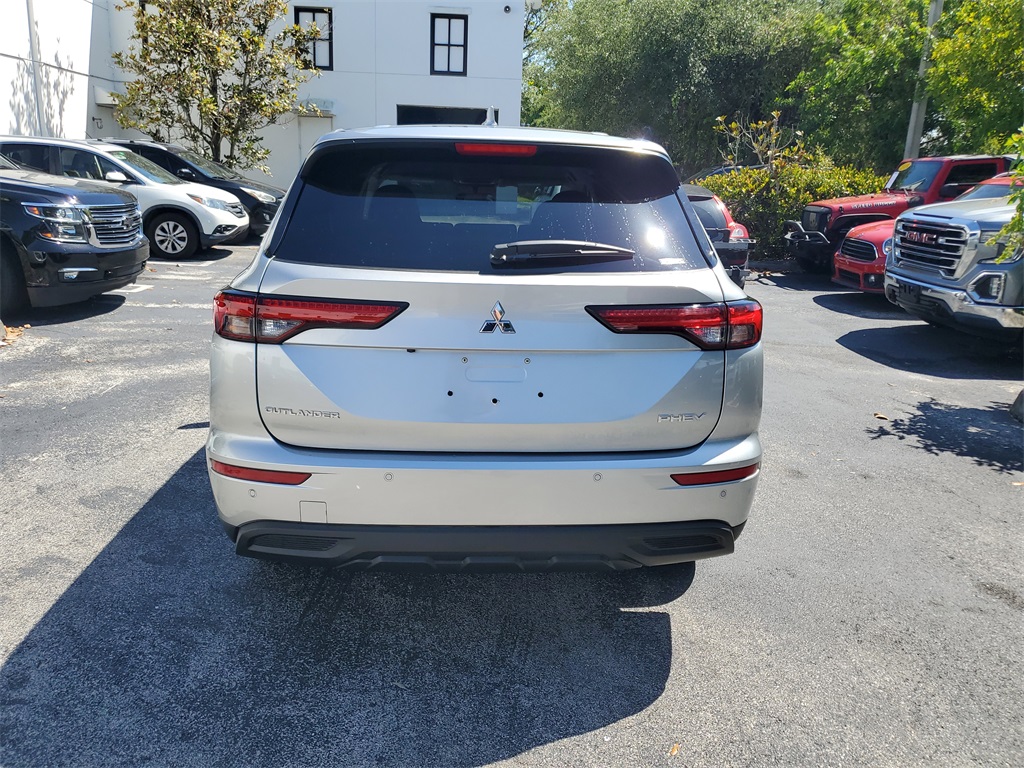 2025 Mitsubishi Outlander PHEV ES photo 5