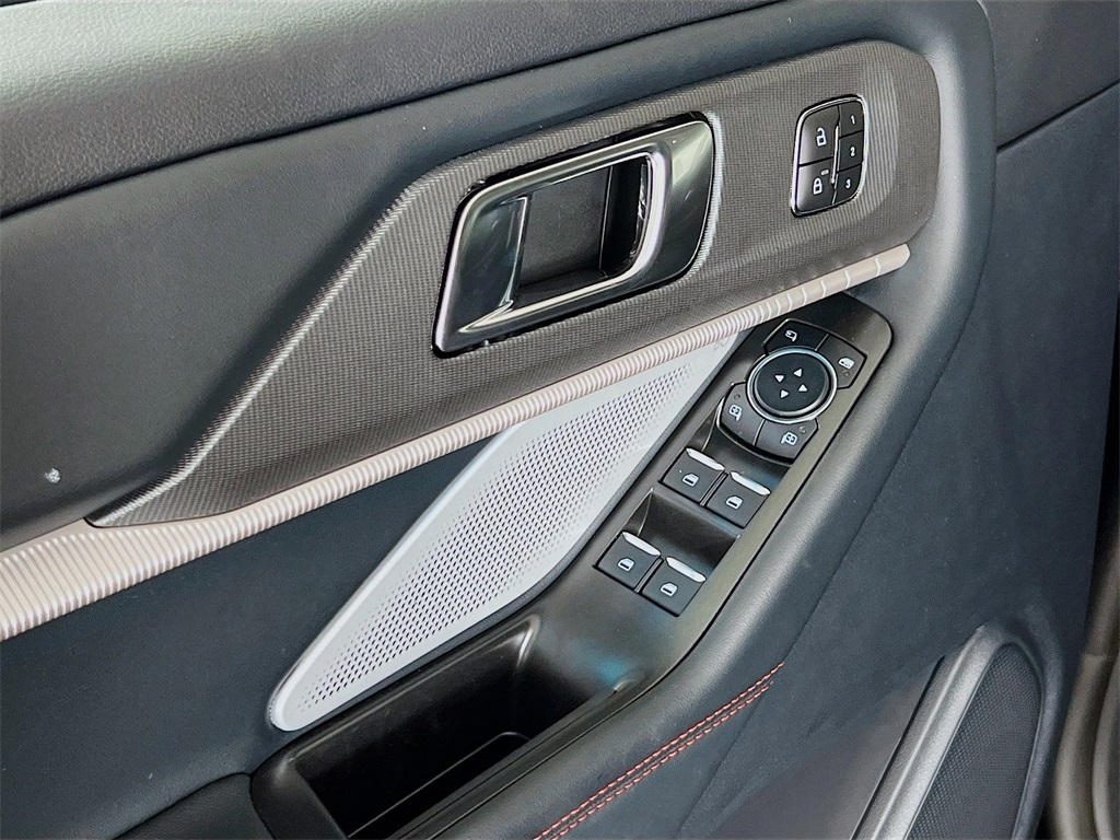 2025 Ford Explorer ST photo 10