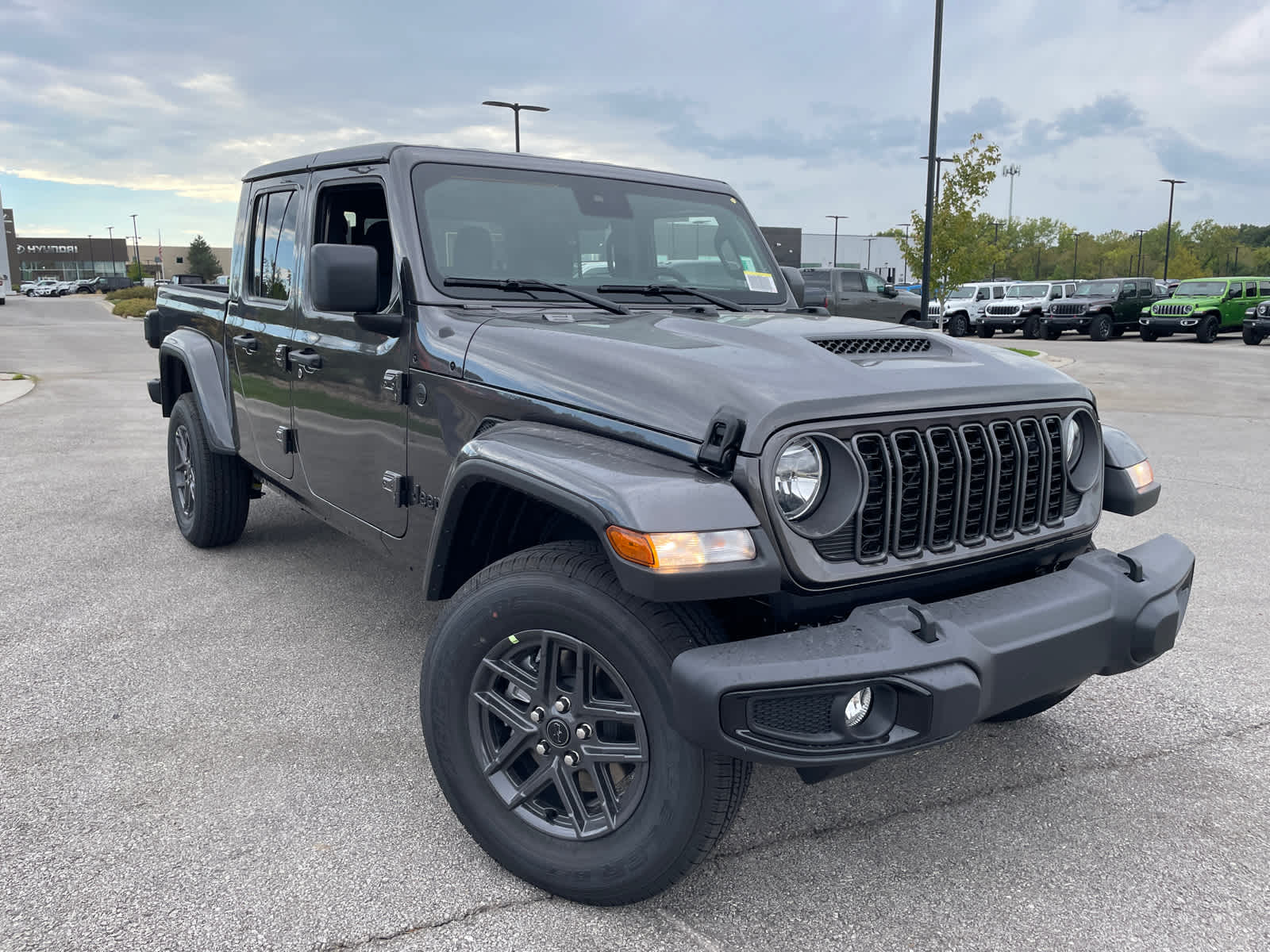 2025 Jeep Gladiator Sport S photo 2