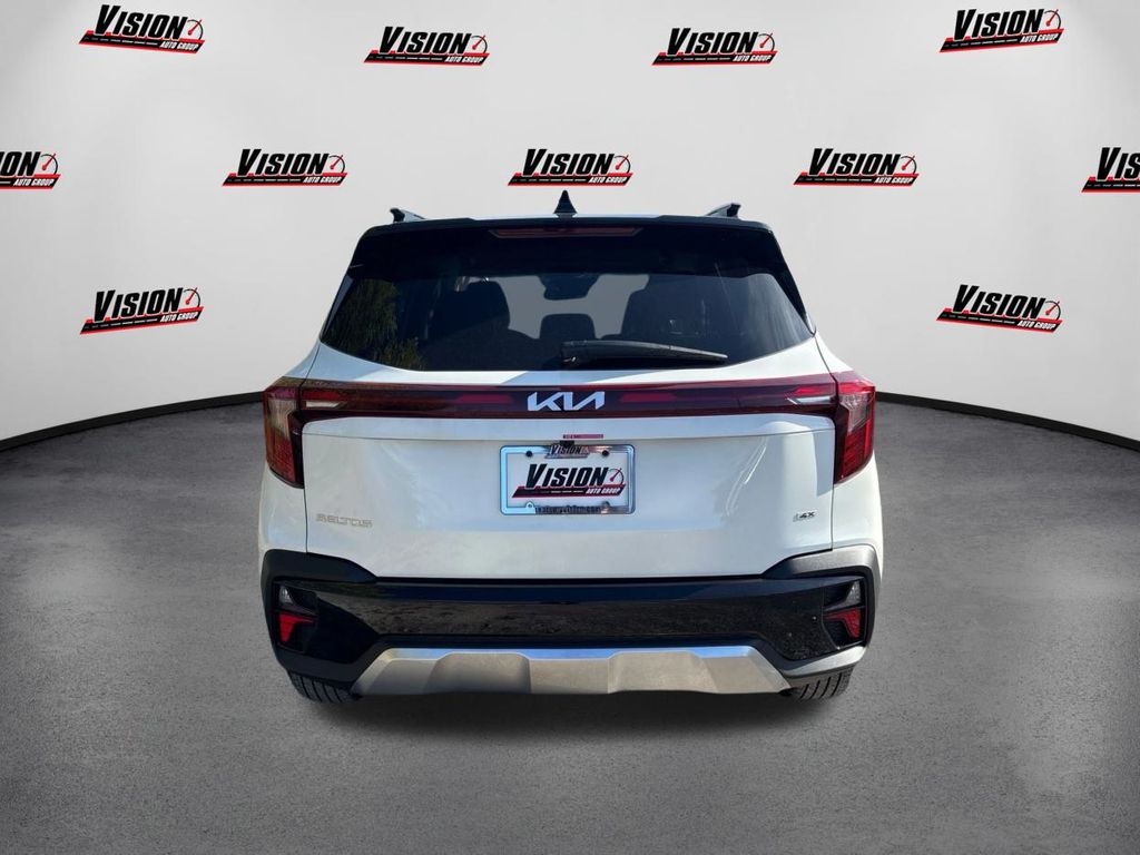 2025 Kia Seltos S photo 4