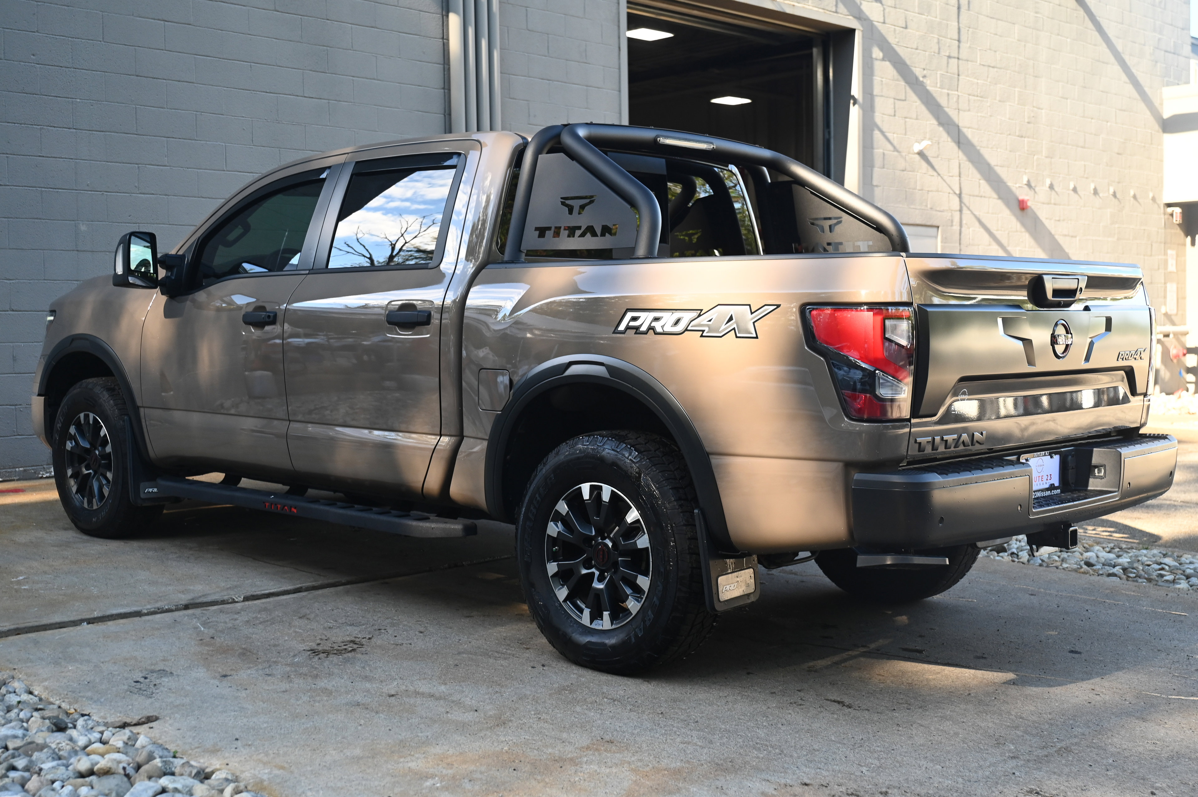 2024 Nissan Titan PRO-4X photo 5