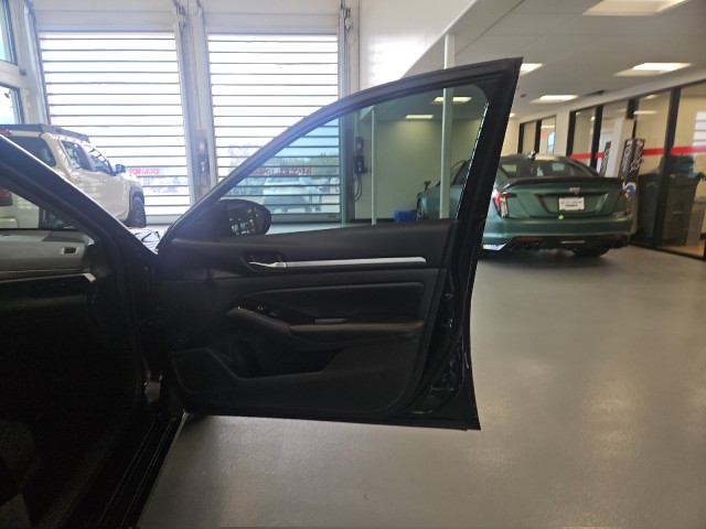 Used 2023 BLACK Nissan 2.5 SV image 15