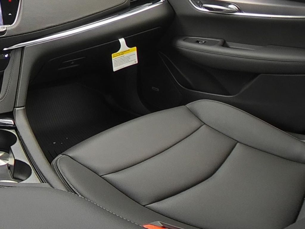 2025 Cadillac XT6 Luxury photo 12