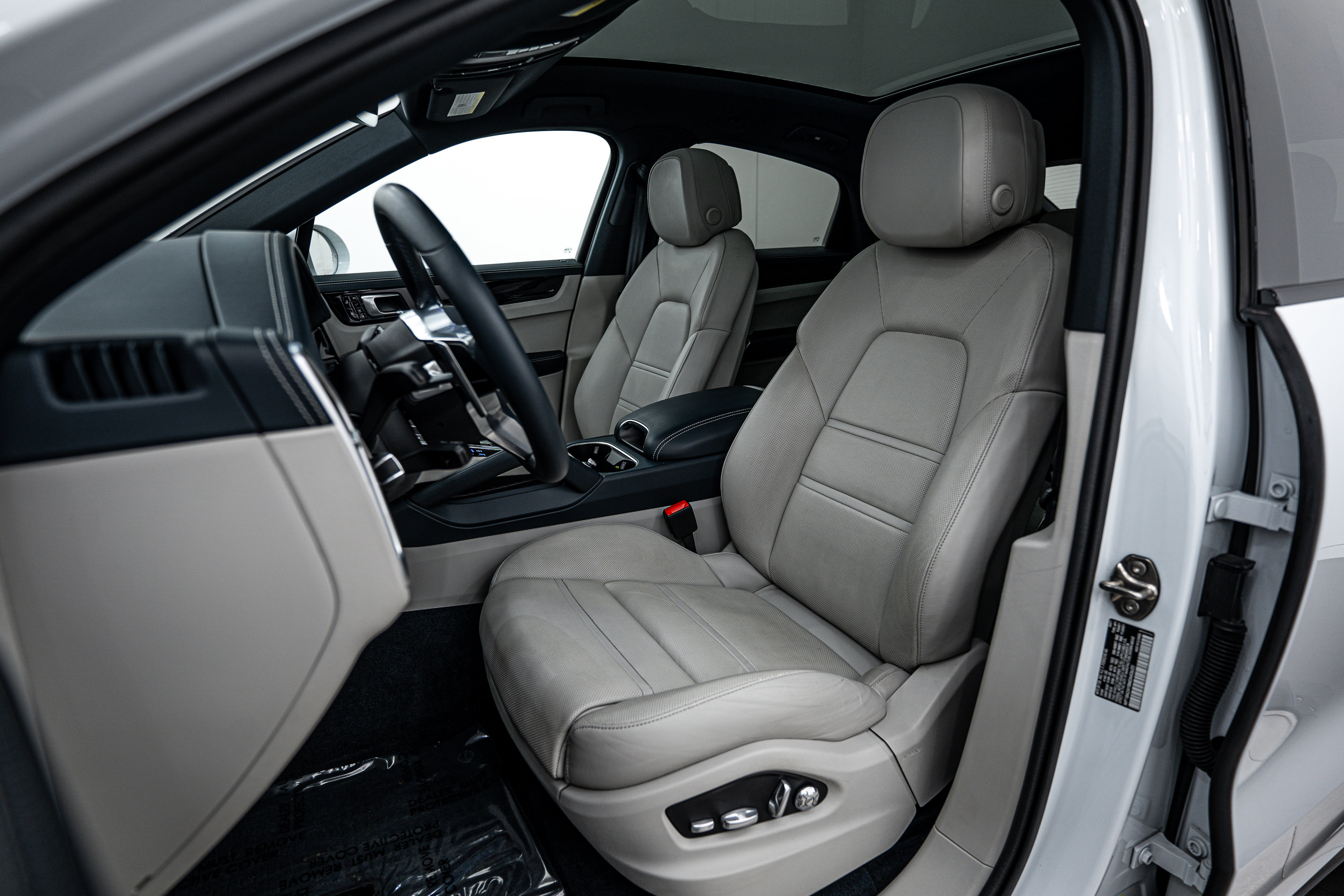 2021 Porsche Cayenne Coupe photo 4