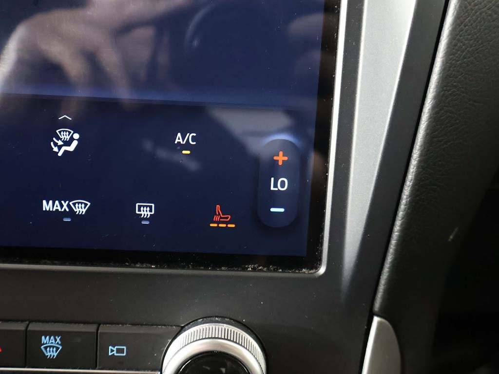 2022 Ford Edge SEL photo 44