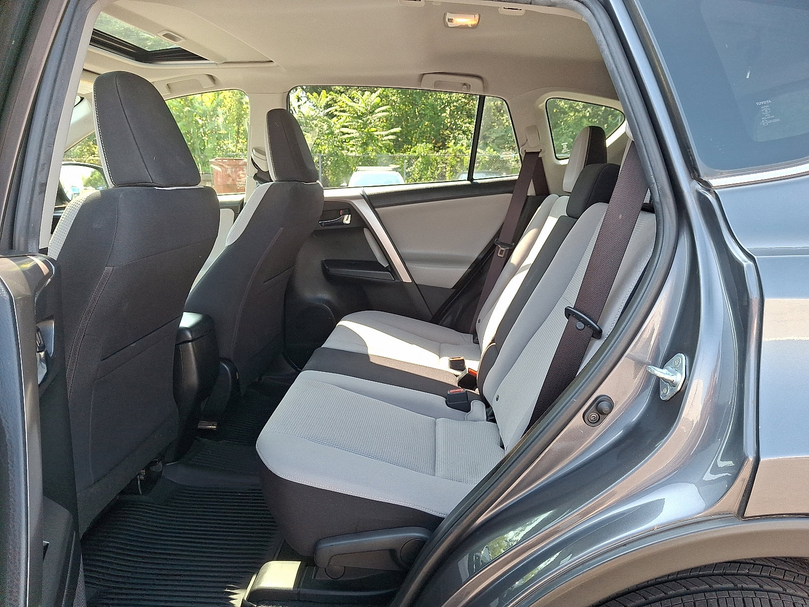 2018 Toyota RAV4 XLE photo 10