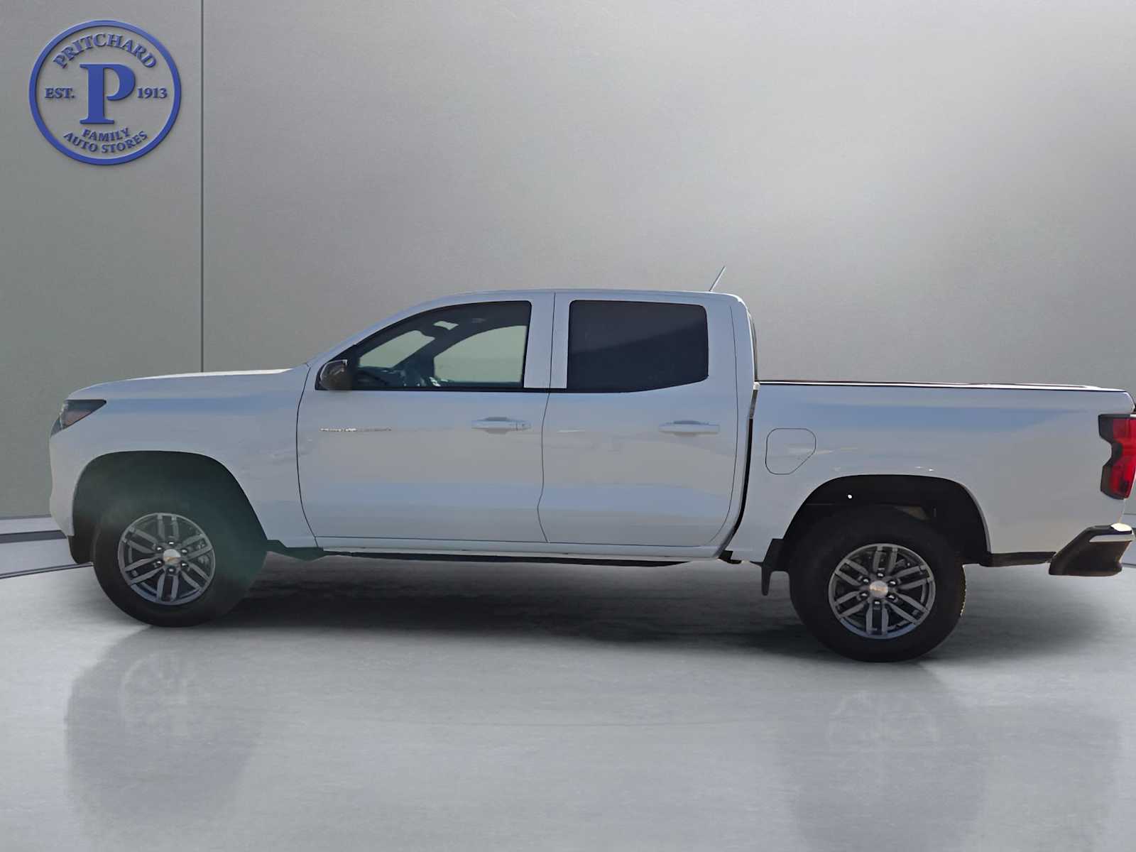 2025 Chevrolet Colorado Work Truck LT photo 2