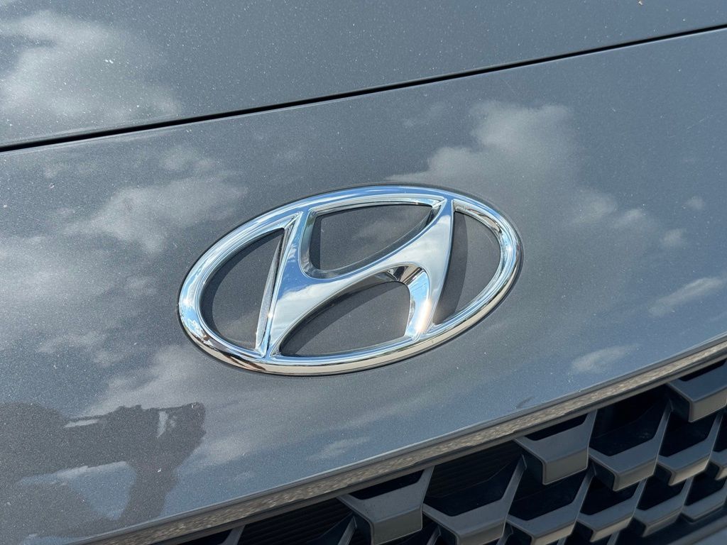 2023 Hyundai Kona SE photo 3
