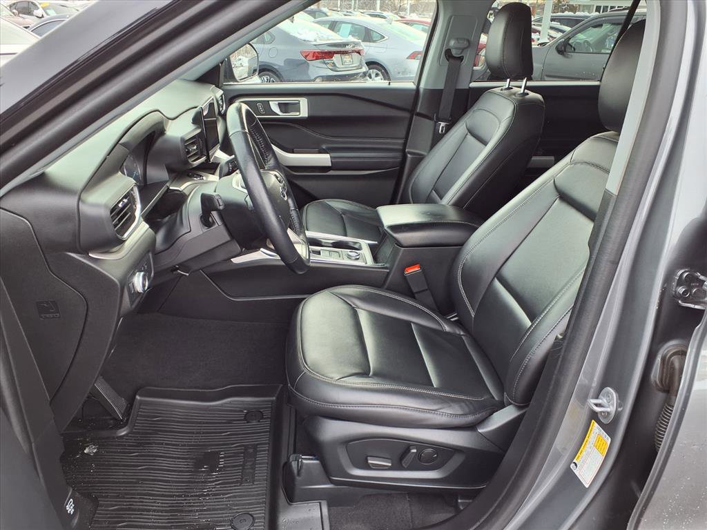 2022 Ford Explorer XLT Sport photo 4