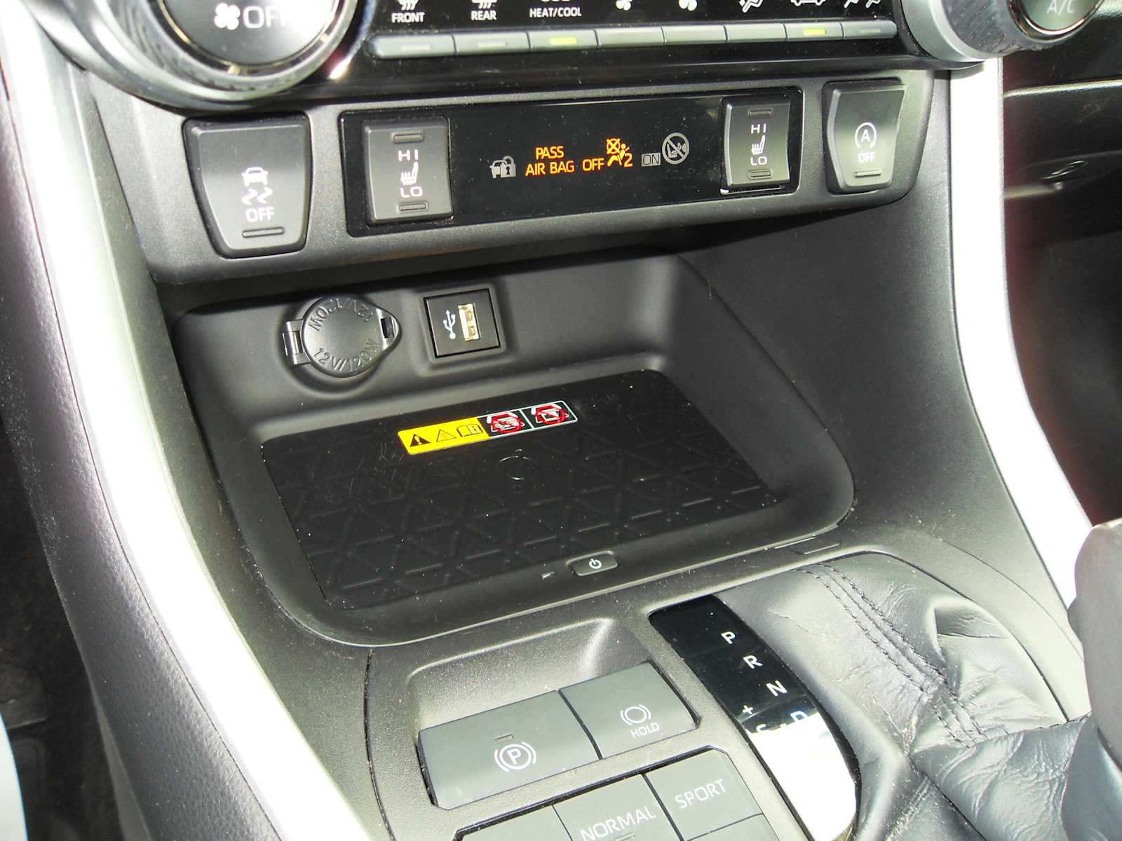 2024 Toyota RAV4 XLE Premium photo 34