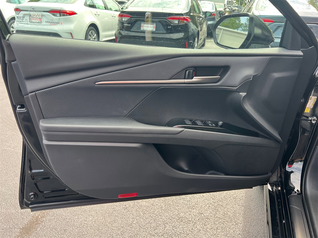 2025 Toyota Camry SE photo 10