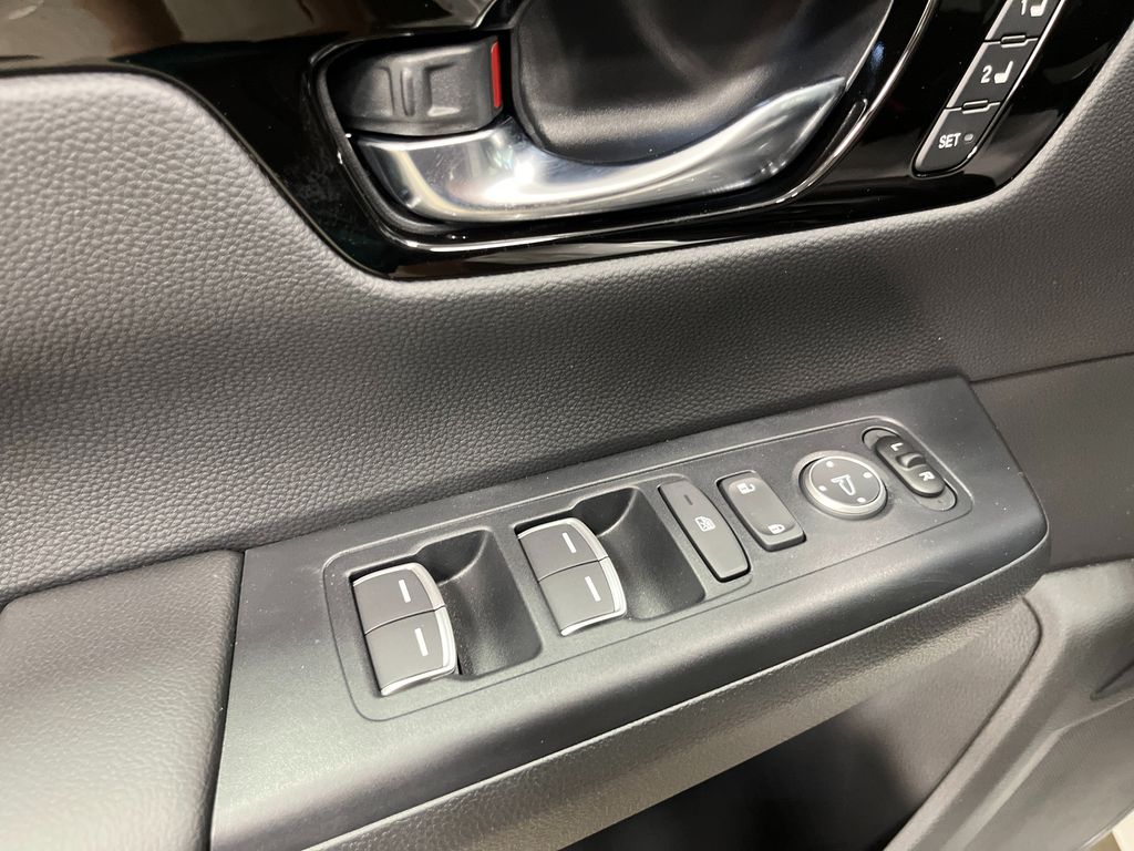 2026 Honda CR-V Hybrid Sport Touring photo 13