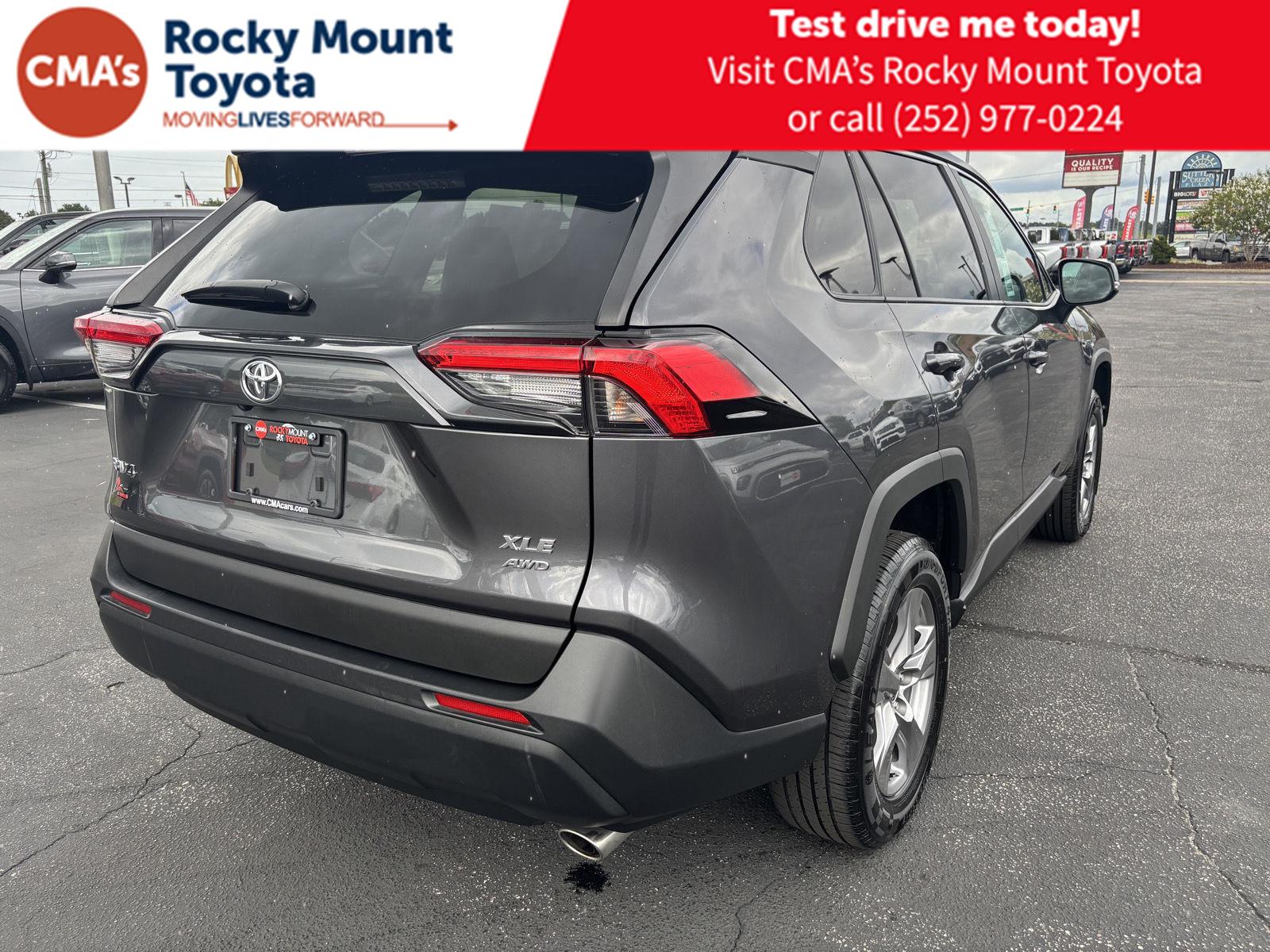 2023 Toyota RAV4 XLE photo 7