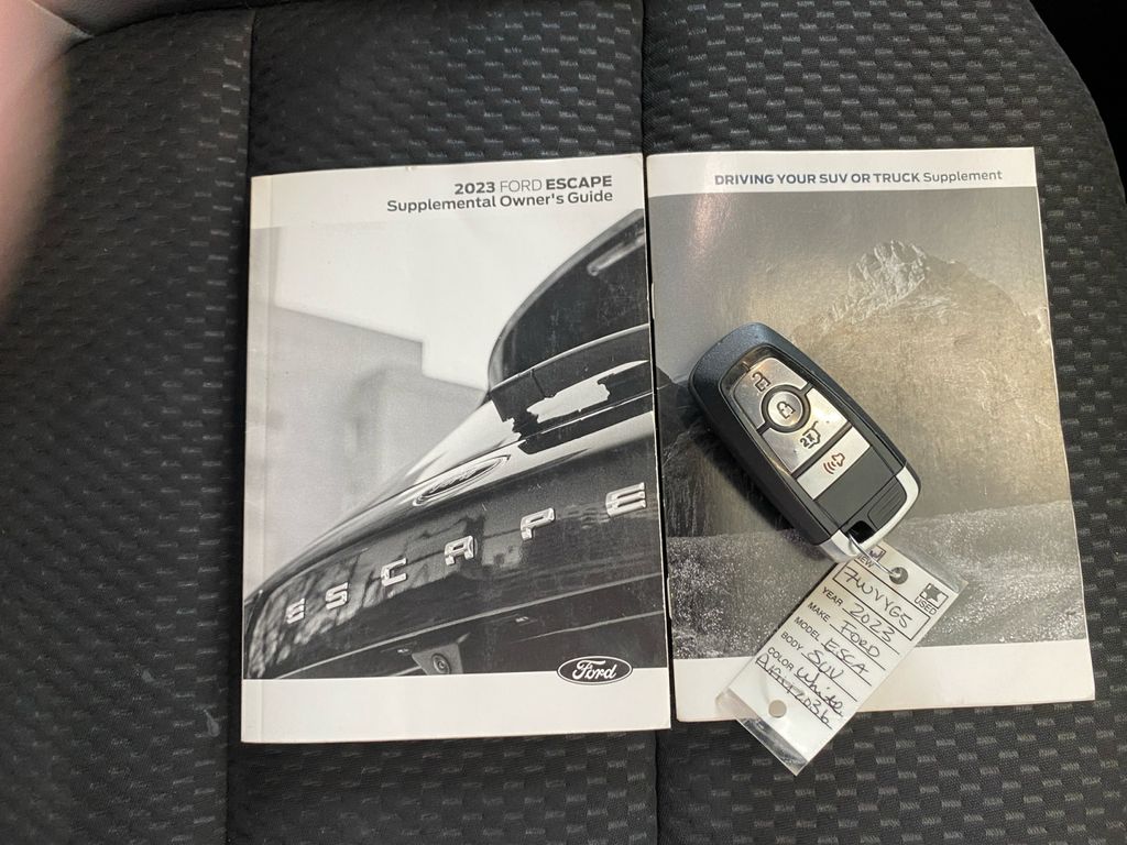 2023 Ford Escape ST-Line photo 24