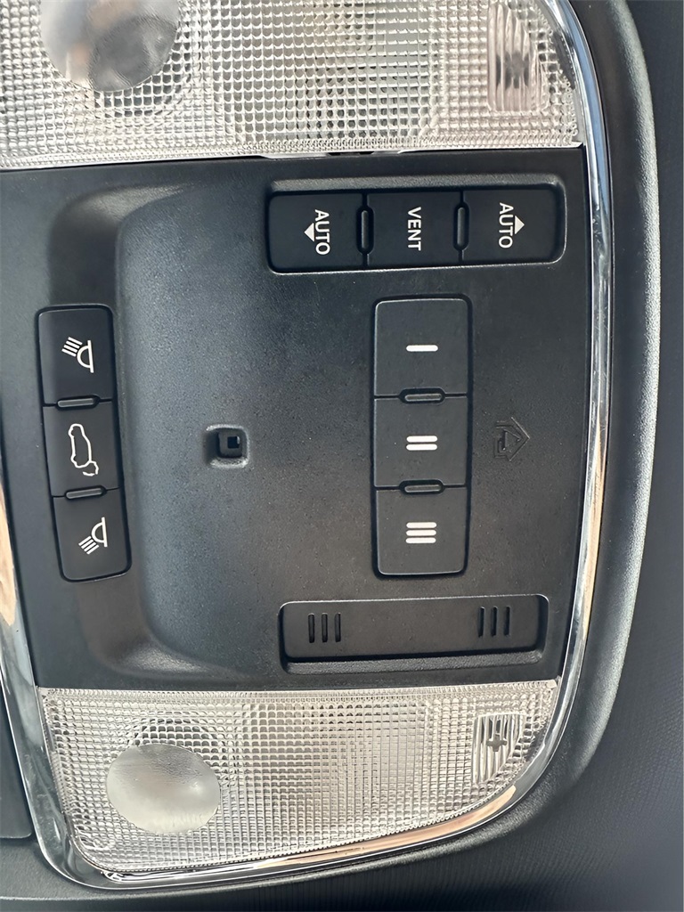 2021 Jeep Grand Cherokee Laredo X photo 23