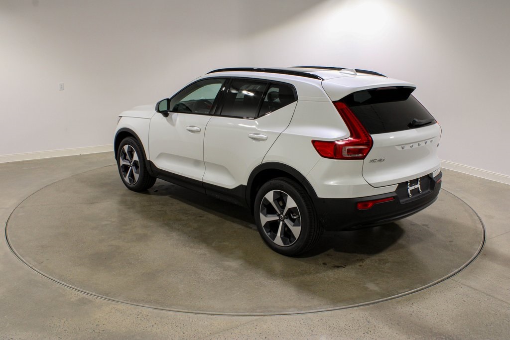 2026 Volvo XC40 Plus photo 4