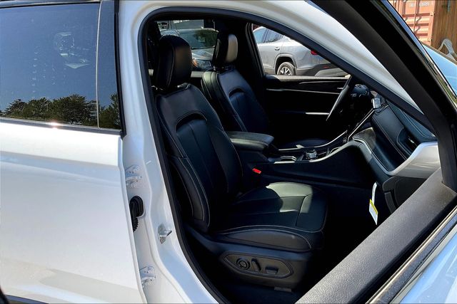 2025 Jeep Grand Cherokee Limited photo 24
