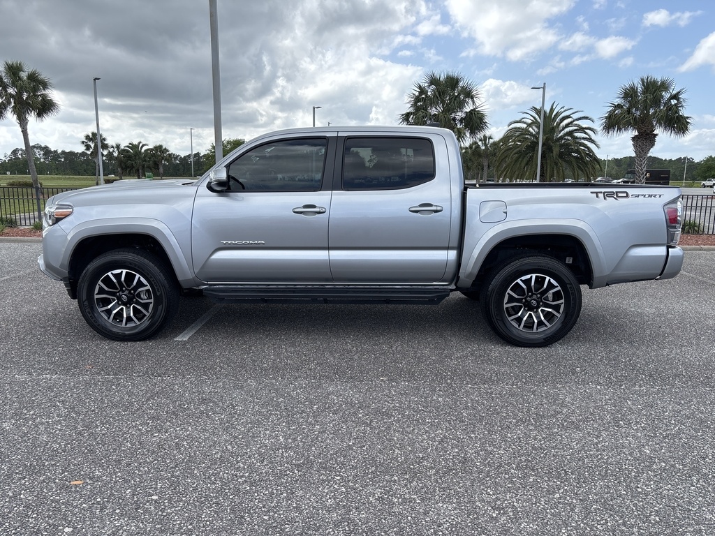 2022 Toyota Tacoma TRD Sport photo 2