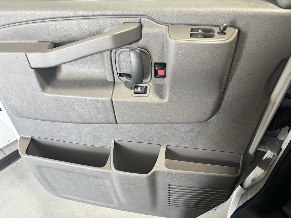 2025 Chevrolet Express Cargo 2500 photo 11