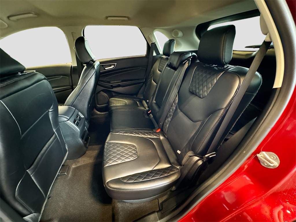 2024 Ford Edge Titanium photo 17