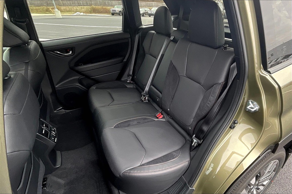 2025 Subaru Forester Touring photo 10