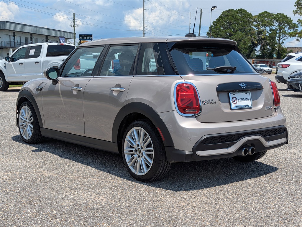 2024 Mini Cooper Hardtop Signature photo 2