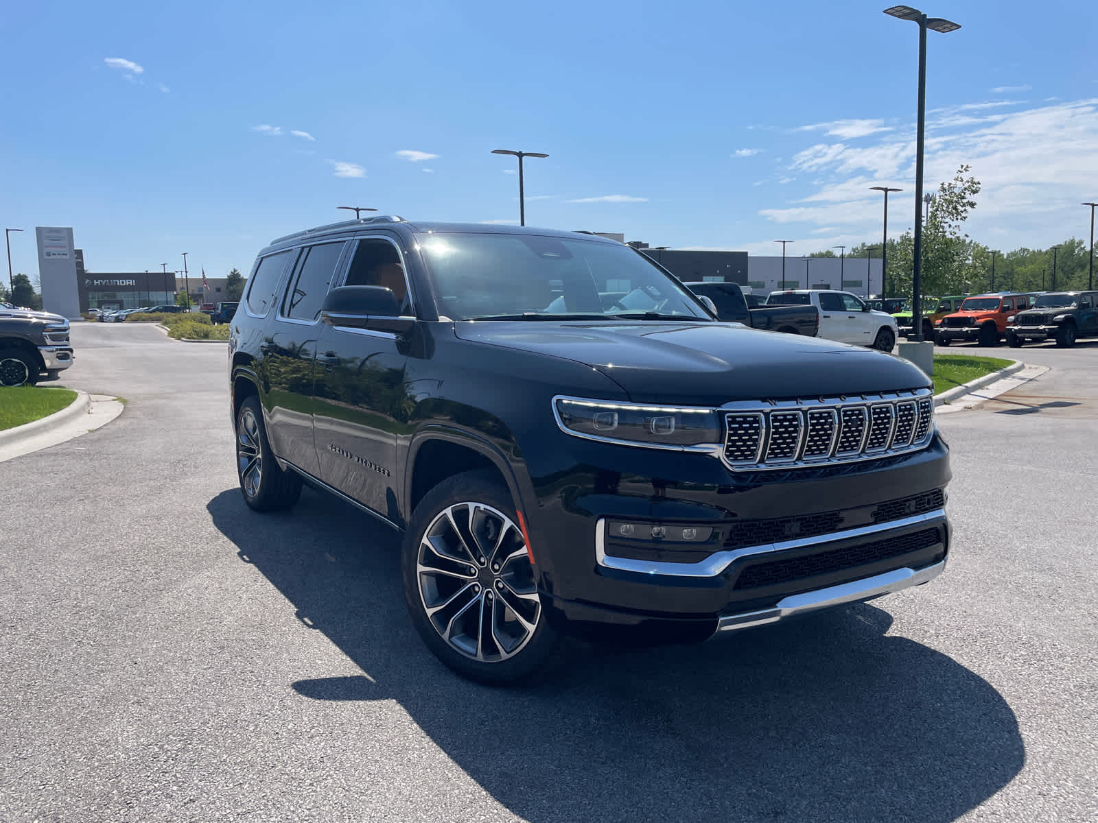 2025 Jeep Grand Wagoneer III photo 2