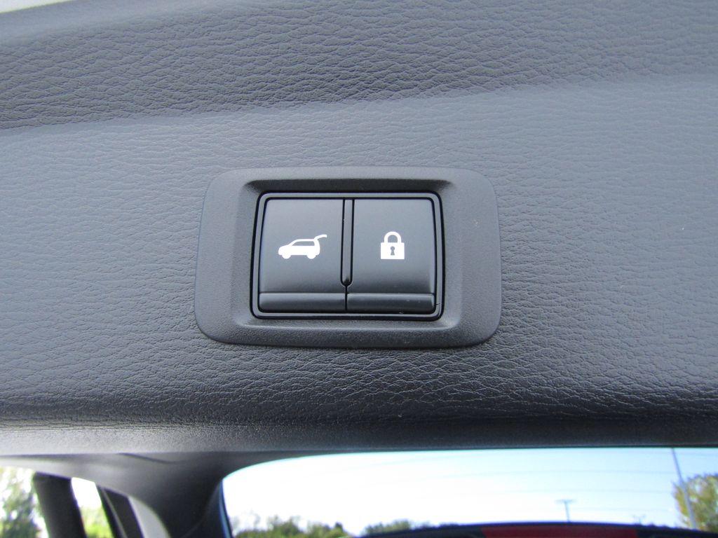 2023 Mitsubishi Outlander PHEV SE photo 4