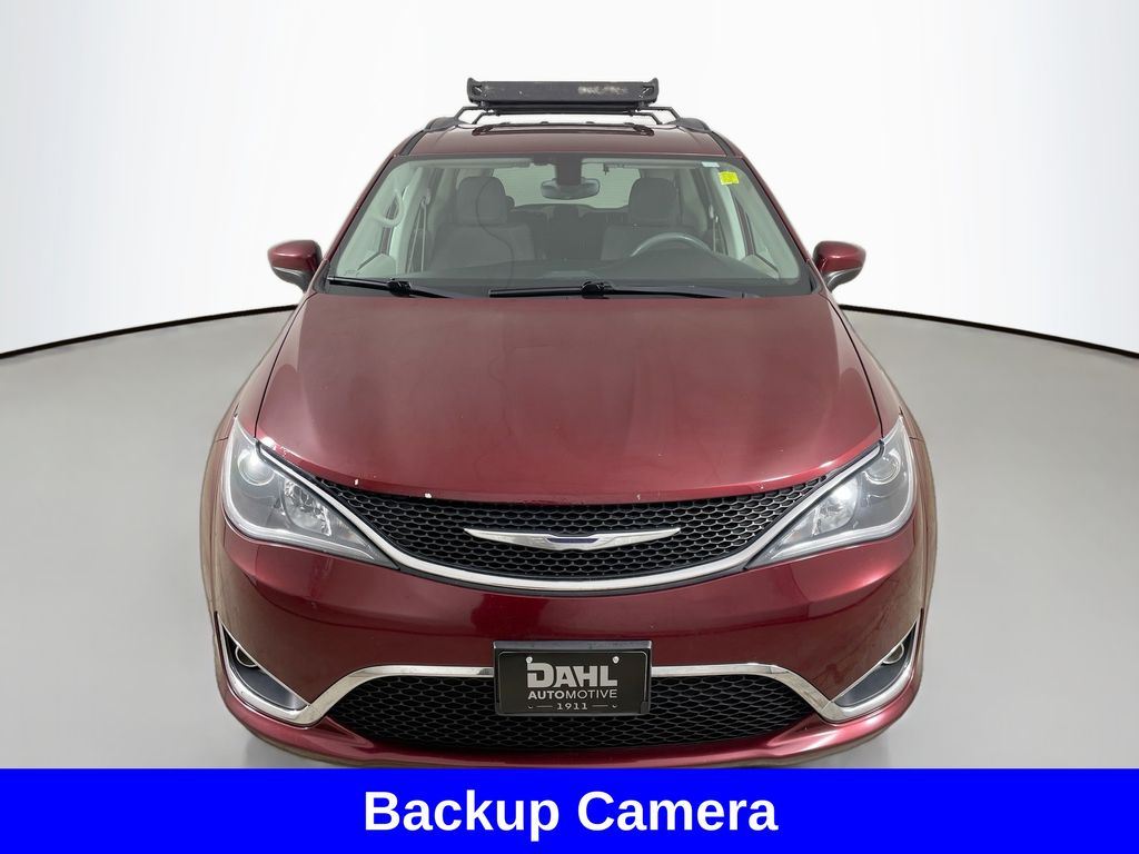 2017 Chrysler Pacifica Touring L photo 2