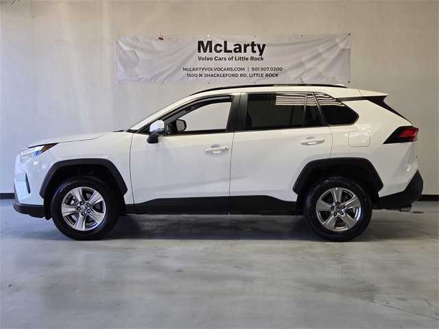 2023 Toyota RAV4 XLE photo 6