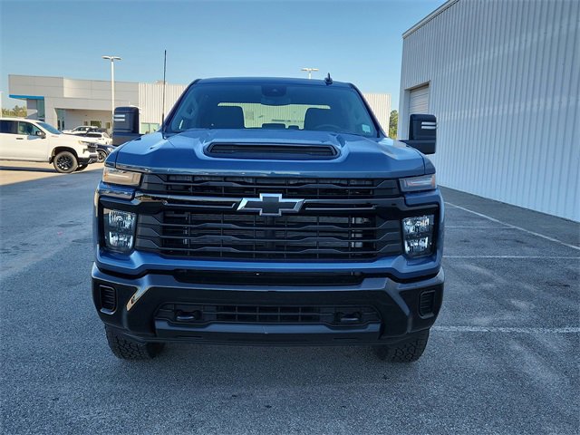 2026 Chevrolet Silverado 2500HD Custom photo 2