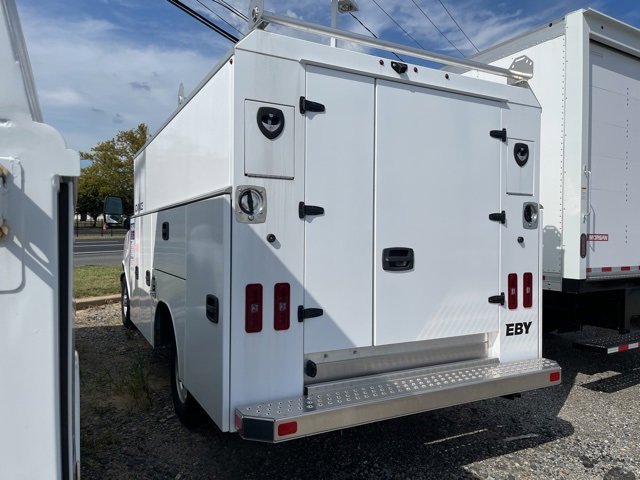2025 Chevrolet Express Cutaway 3500 photo 3