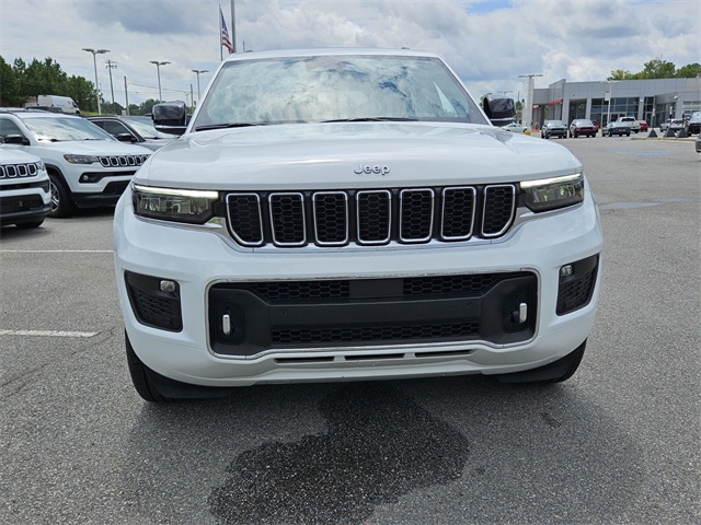 2023 Jeep Grand Cherokee Overland photo 2