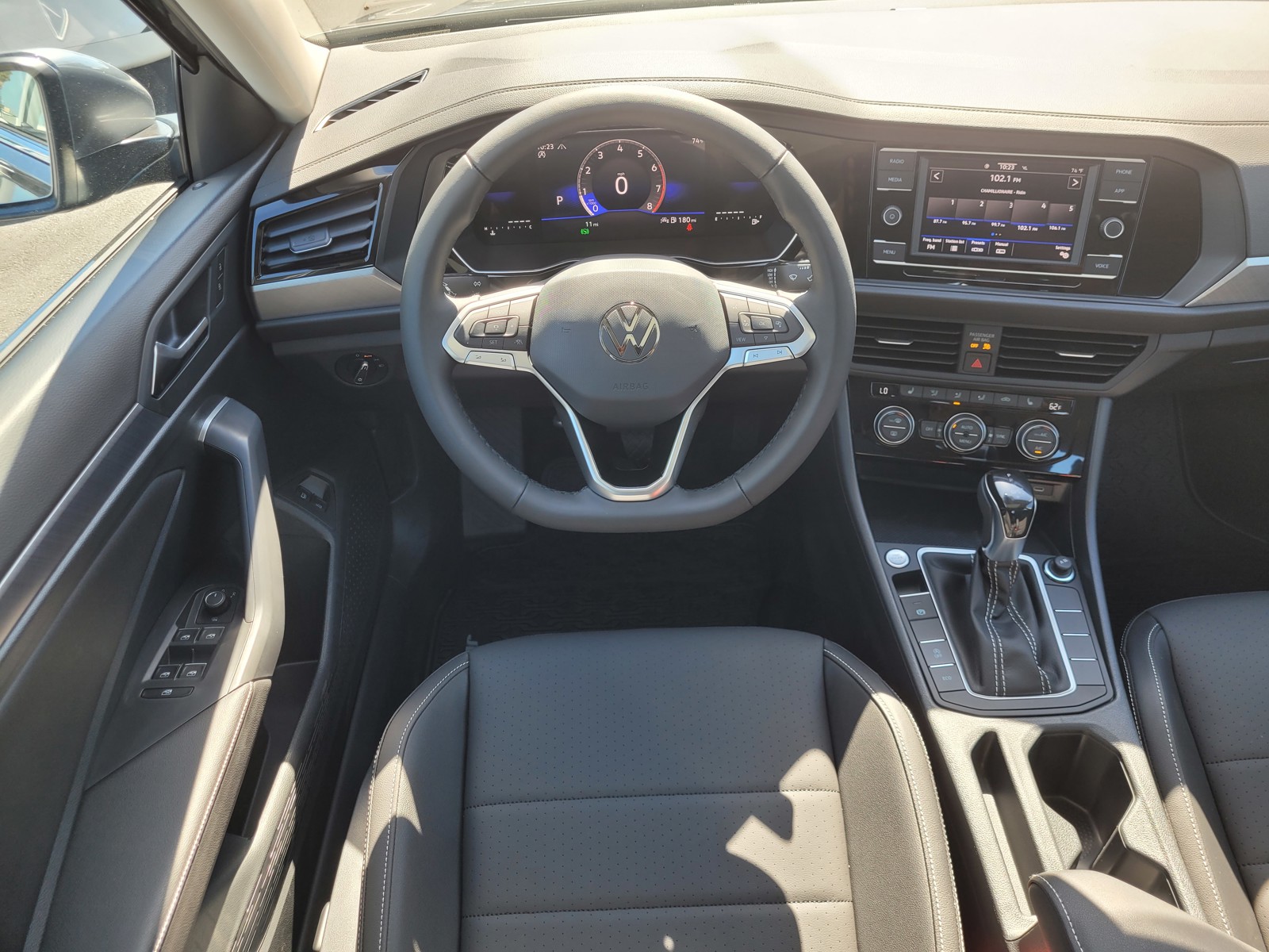 2024 Volkswagen Jetta 1.5T SE photo 4