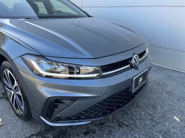 2025 Volkswagen Jetta 1.5T Sport photo 2