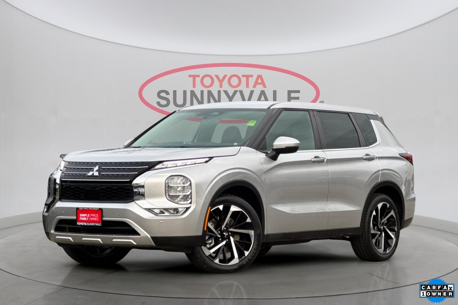 2024 Mitsubishi Outlander SE's photo