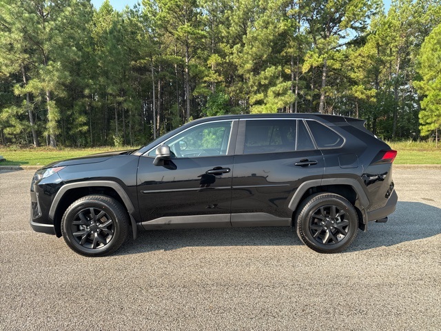 2022 Toyota RAV4 LE photo 2