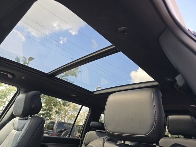 2025 Jeep Wagoneer Series II Carbide photo 4