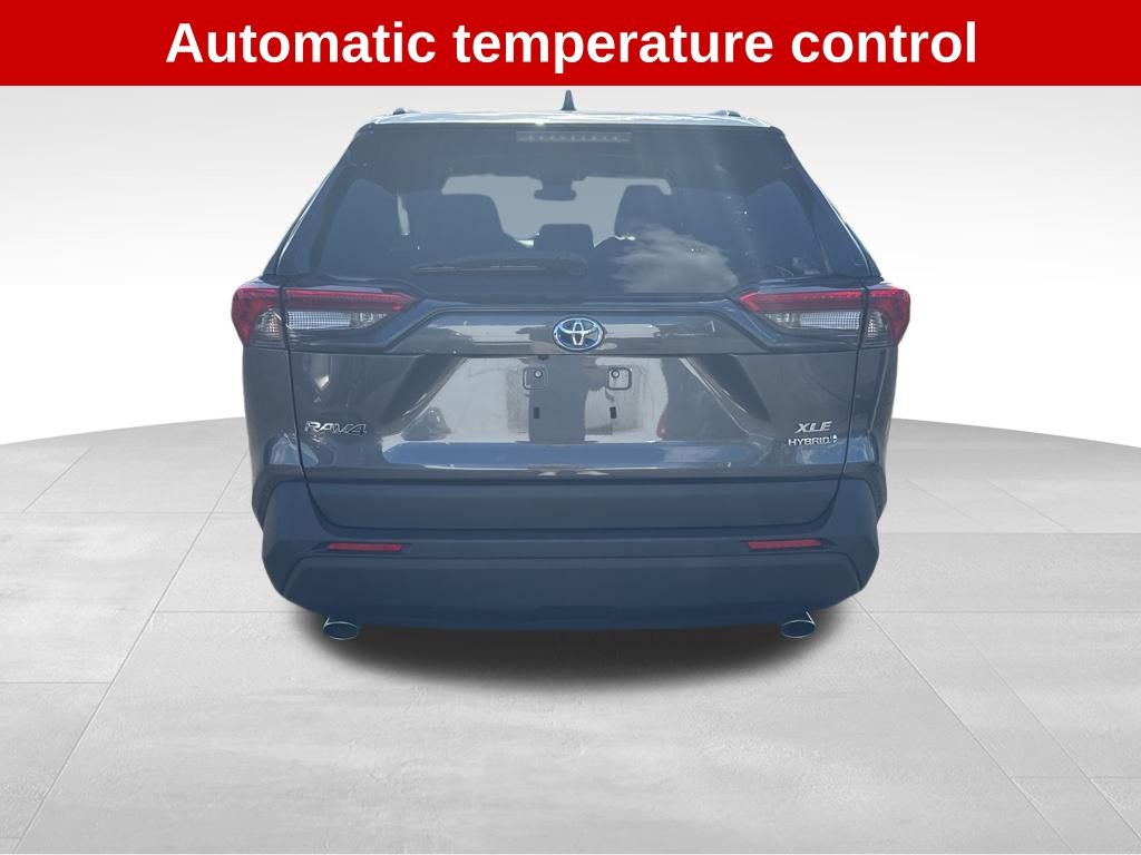 2024 Toyota RAV4 Hybrid XLE photo 2