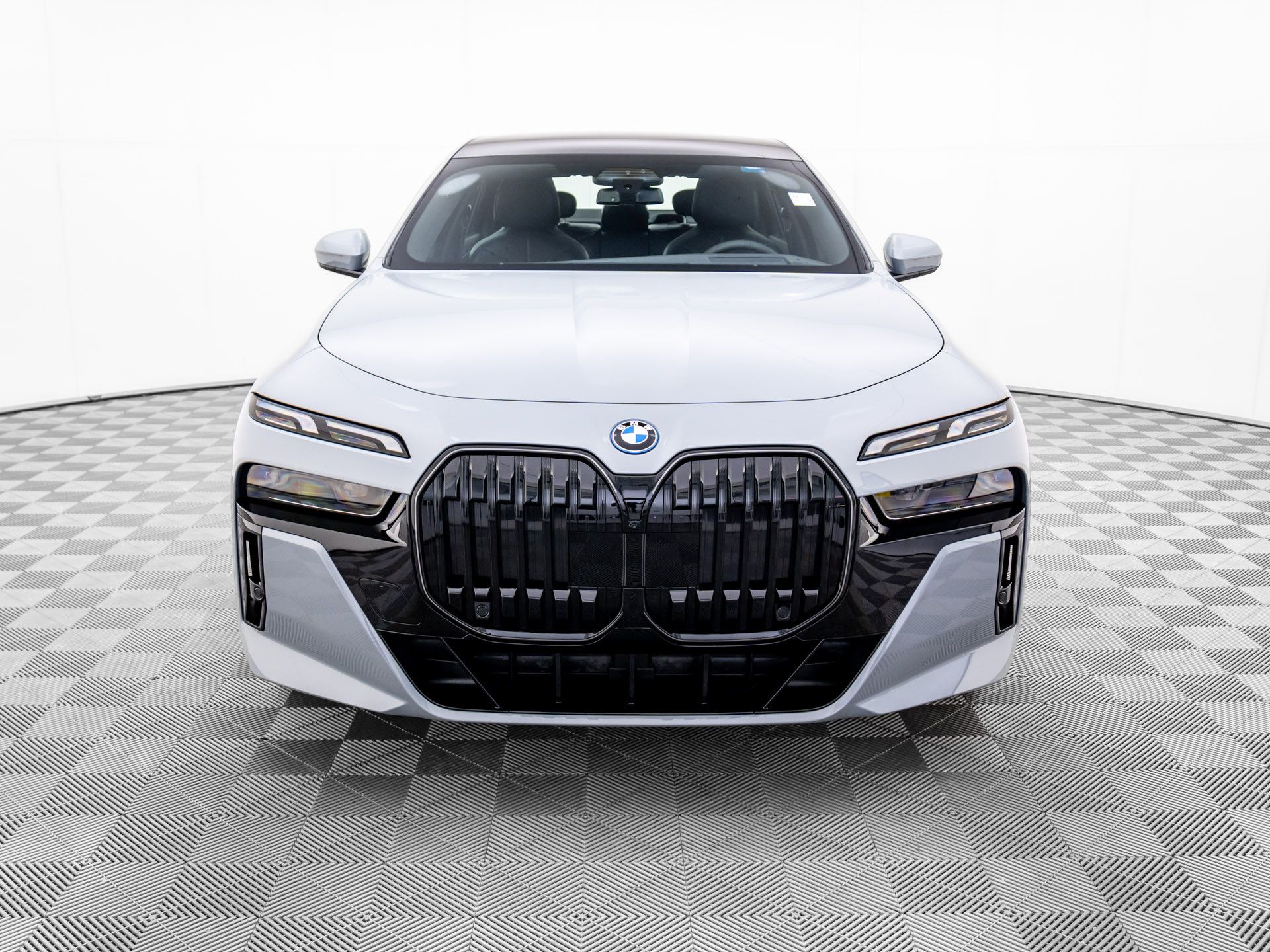 New 2025 Brooklyn Grey Metallic BMW 750e xDrive image 9