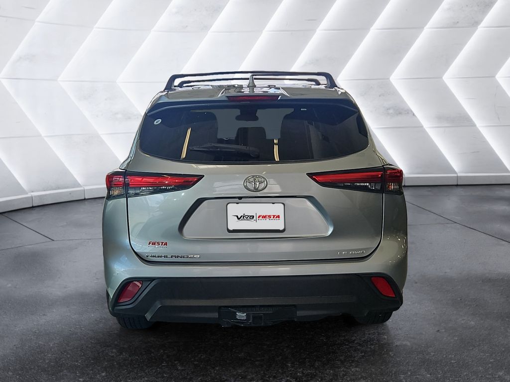 2021 Toyota Highlander LE photo 5