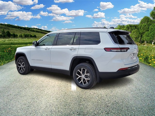 2025 Jeep Grand Cherokee Limited photo 3