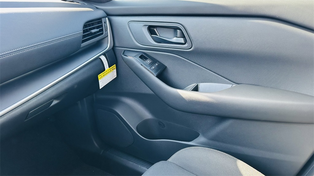 2025 Nissan Rogue S photo 22