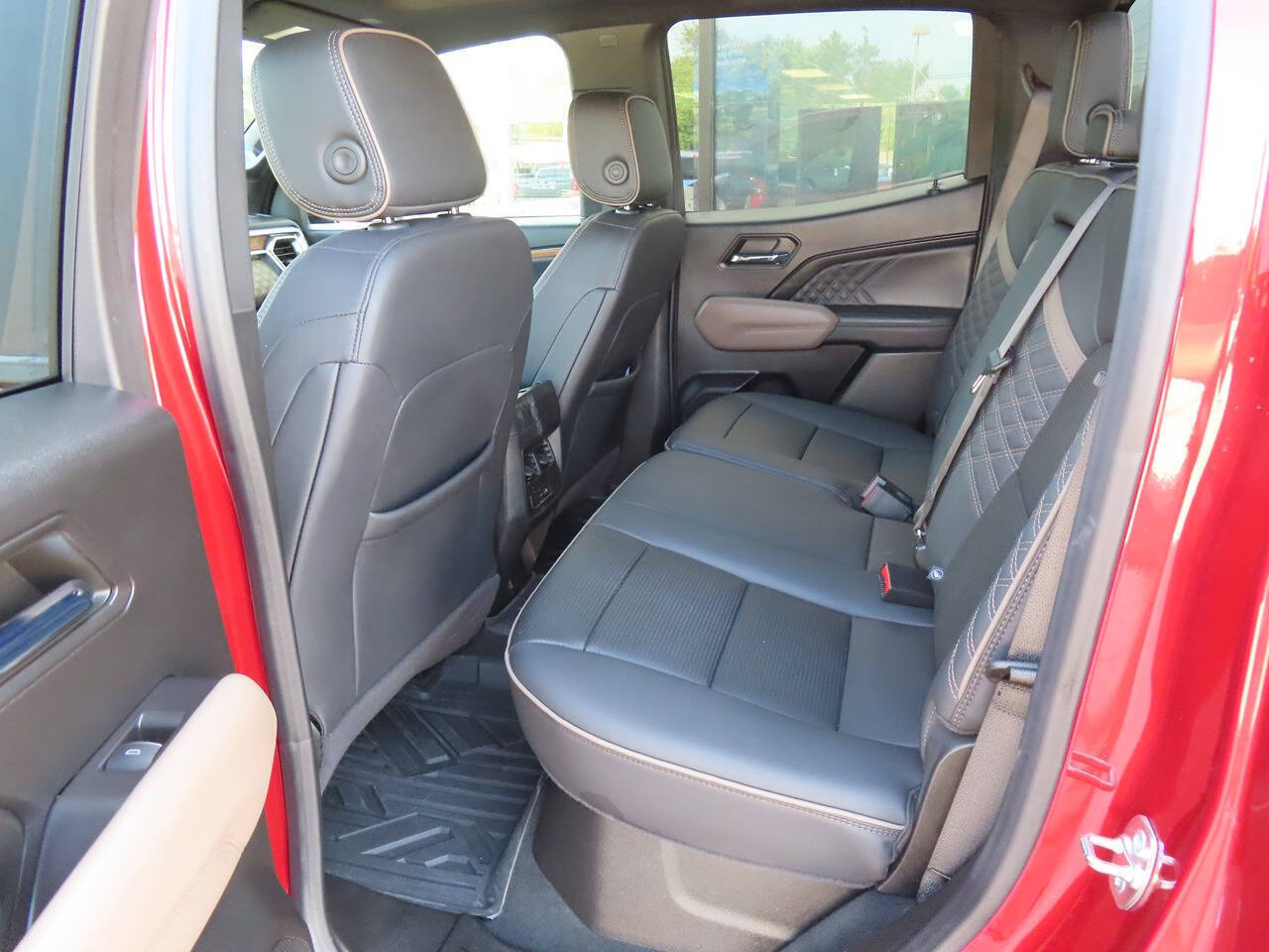 2024 Gmc Canyon Denali photo 10