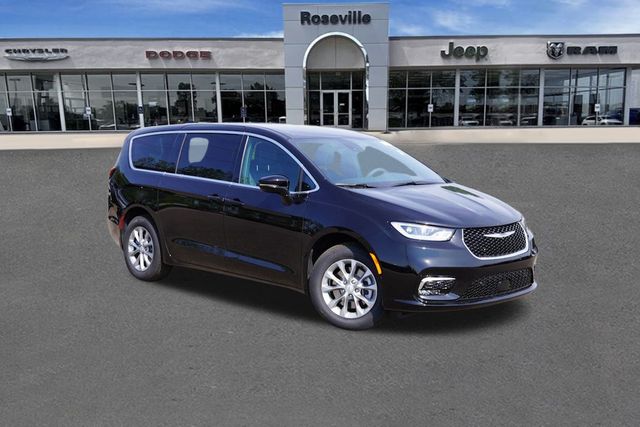 2026 Chrysler Pacifica Select's photo