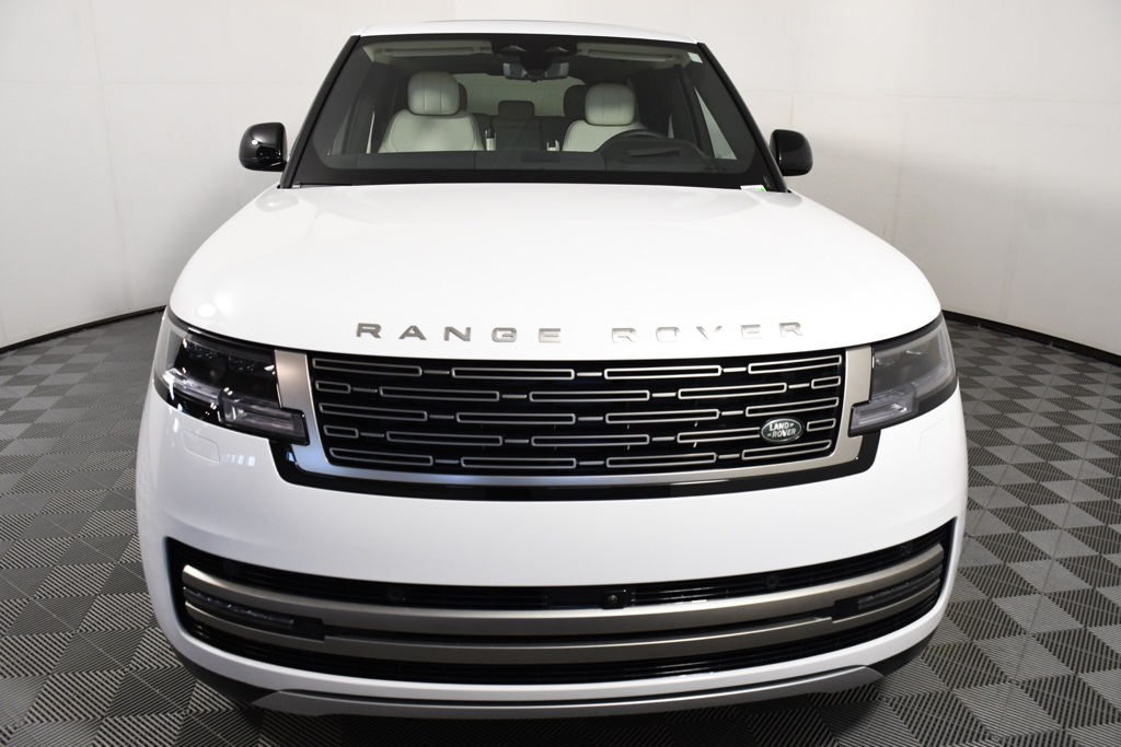 2025 Land Rover Range Rover SE photo 10