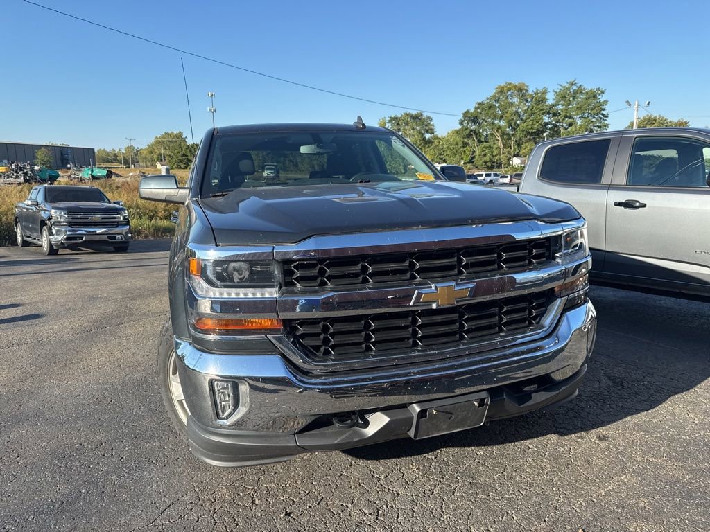 2017 Chevrolet Silverado 1500 LT photo 3